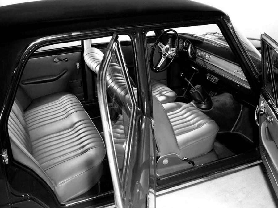 Интерьер Alfa Romeo Giulia Super (105.26) 1965 года  (фото 4 из 4)